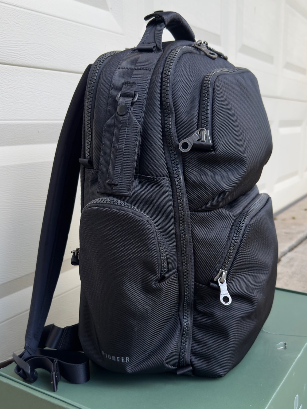 Black Men's Compact Everyday Backpack